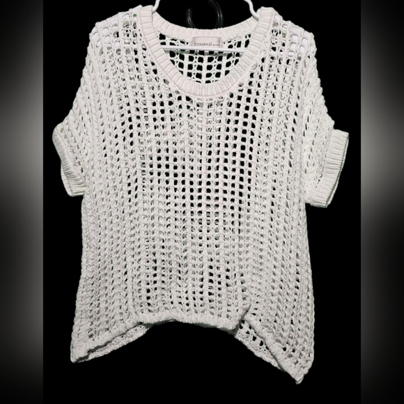 Zenana Outfitters White Knit Top EUC S/M PTP 22 Length 25 - Picture 3 of 5